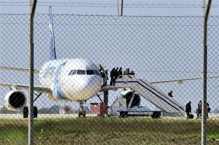 Egyptair Uçağı Kaçırıldı